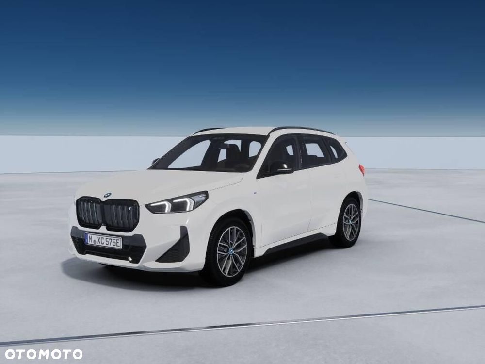 BMW iX1 xDrive30 66.5kWh M Sport - 1