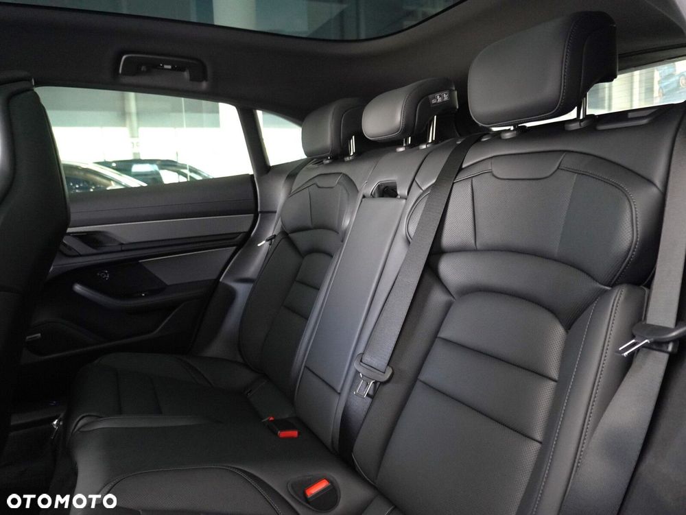 Porsche Taycan 105kWh 4S Black Edition - 35