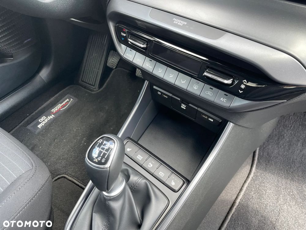 Hyundai i20 - 24