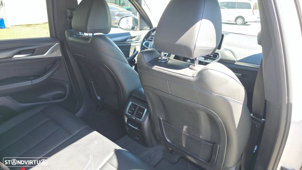 BMW iX3 M Sport Impressive - 10