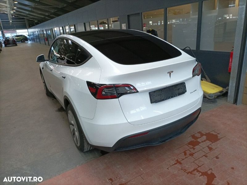 Tesla Model Y - 4