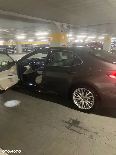 Toyota Camry 2.5 Hybrid Executive CVT - 2