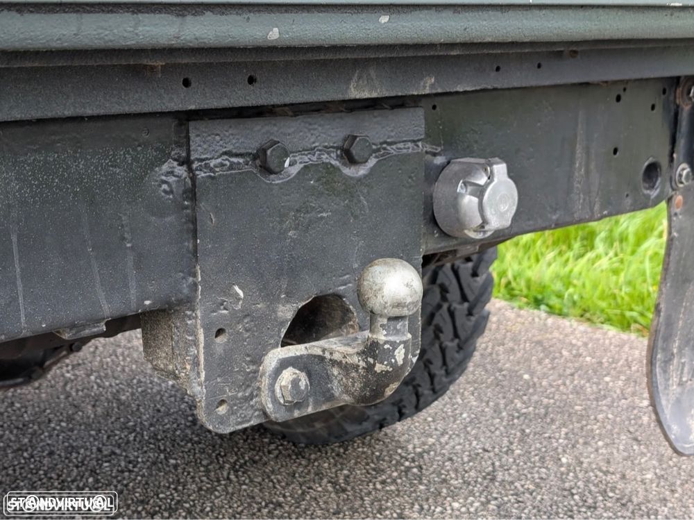 Land Rover Defender 110 SE - 7