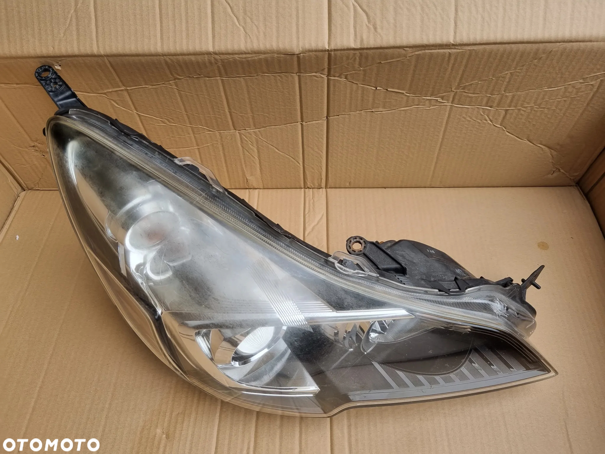 Subaru Legacy Outback Lift Lampa prawa Reflektor Xenon - 2