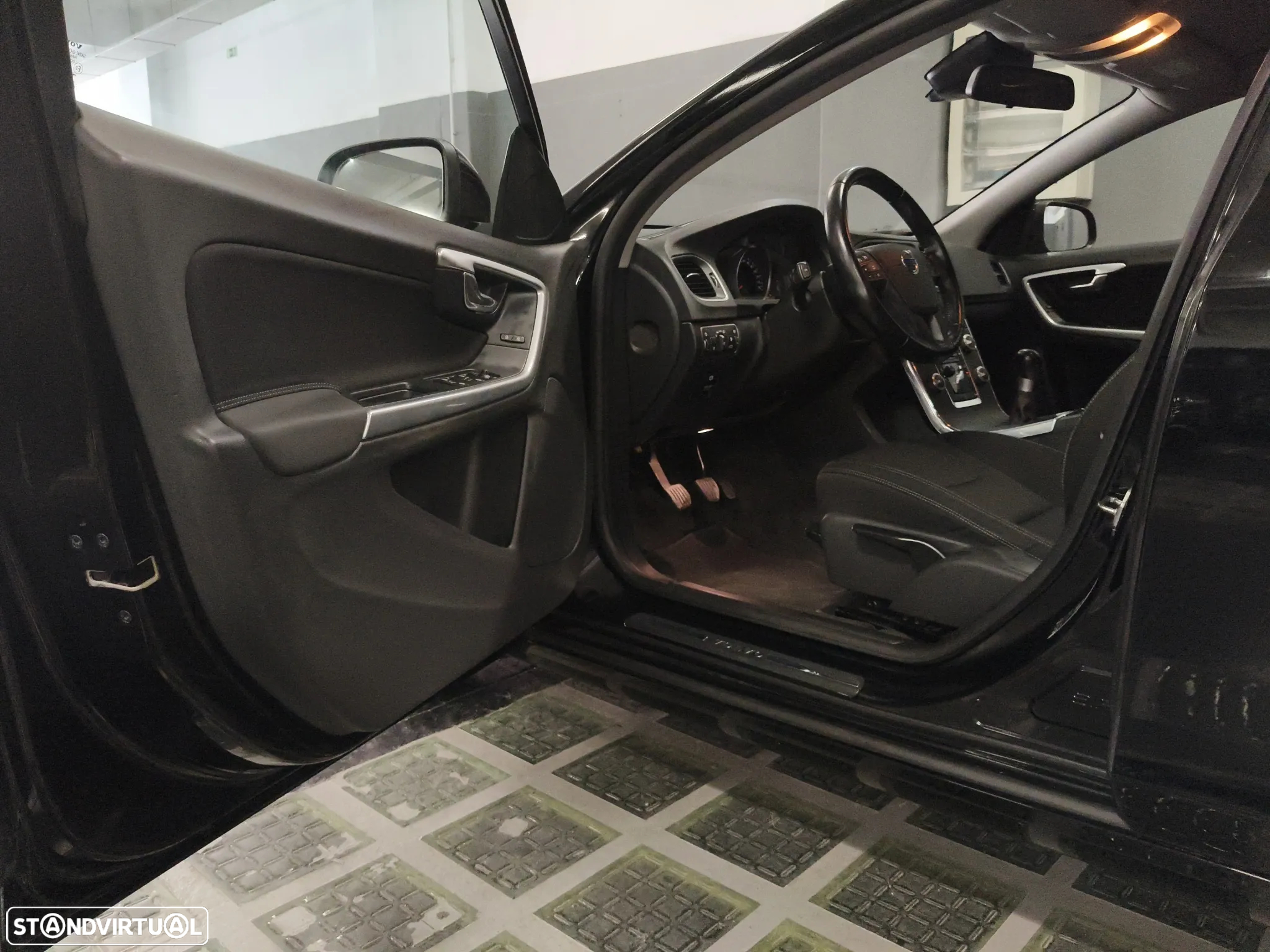 Volvo V60 1.6 D2 Drive Momentum Start/Stop - 12