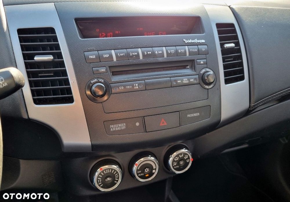 Mitsubishi Outlander - 30