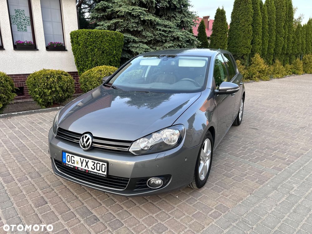 Volkswagen Golf 1.6 TDI DPF Highline - 9