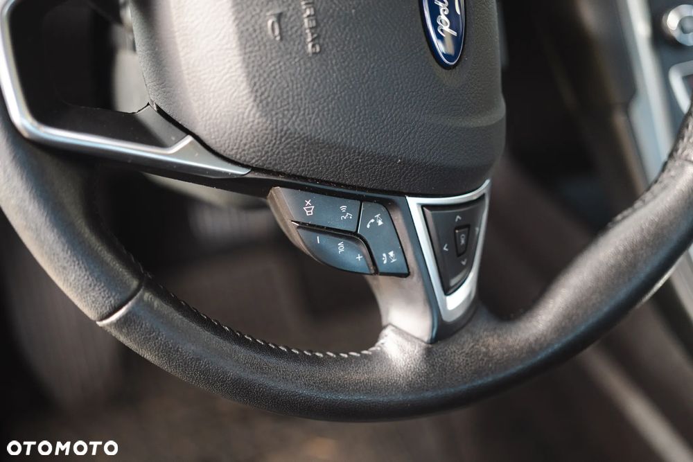 Ford Fusion - 9
