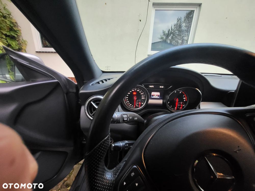 Mercedes-Benz CLA 180 UrbanStyle Edition - 11