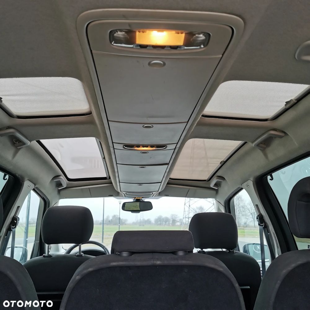 Ford Galaxy 2.0 TDCi Ghia - 16
