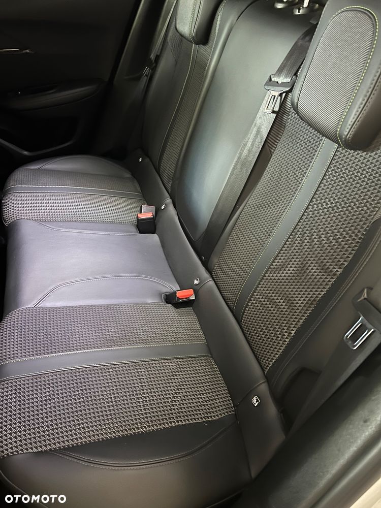 Peugeot 2008 PureTech 130 EAT8 GT - 18