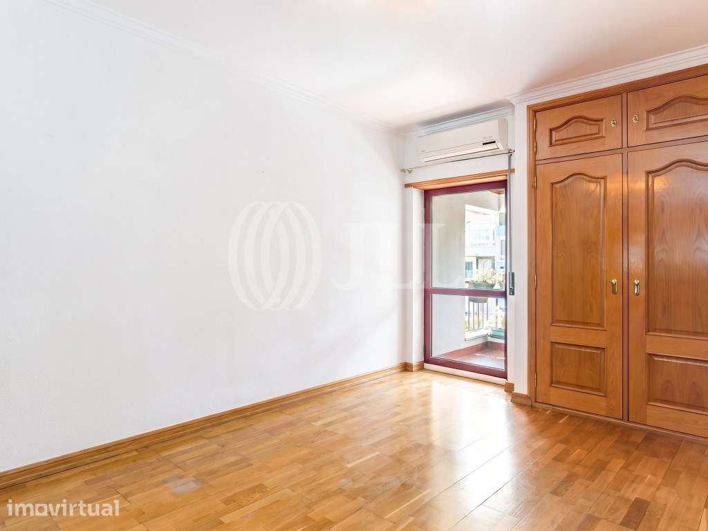 Apartamento T3 com garagem e varandas em Oeiras - Grande imagem: 4/25