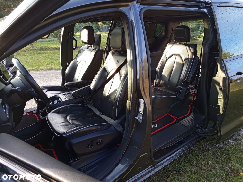 Chrysler Pacifica - 10