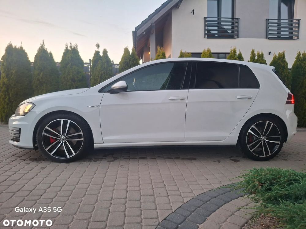 Volkswagen Golf - 10