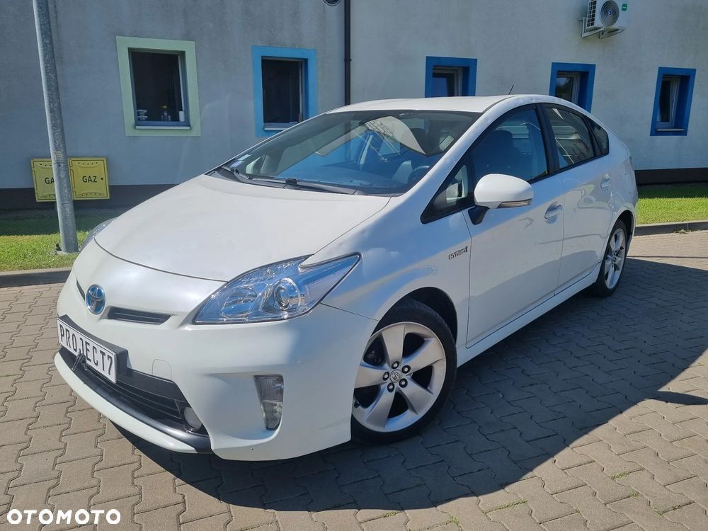 Toyota Prius (Hybrid) Executive - 17