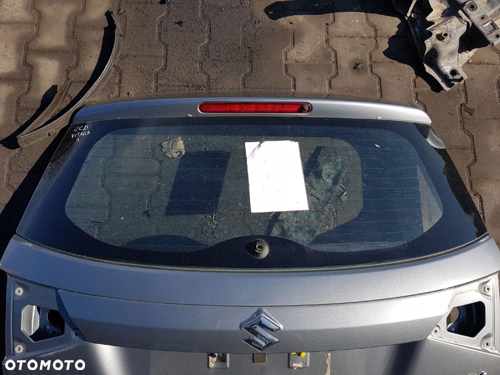 SUZUKI VITARA 3 III 15r- SZYBA KLAPY BAGAŻNIKA TYŁ - 1