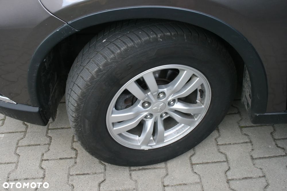 Mitsubishi Outlander - 24