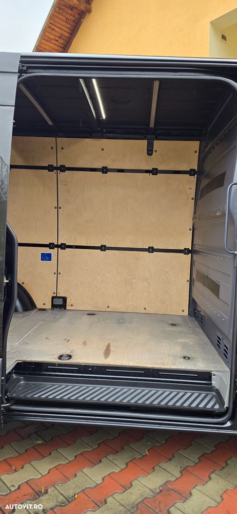 Mercedes-Benz Sprinter - 20