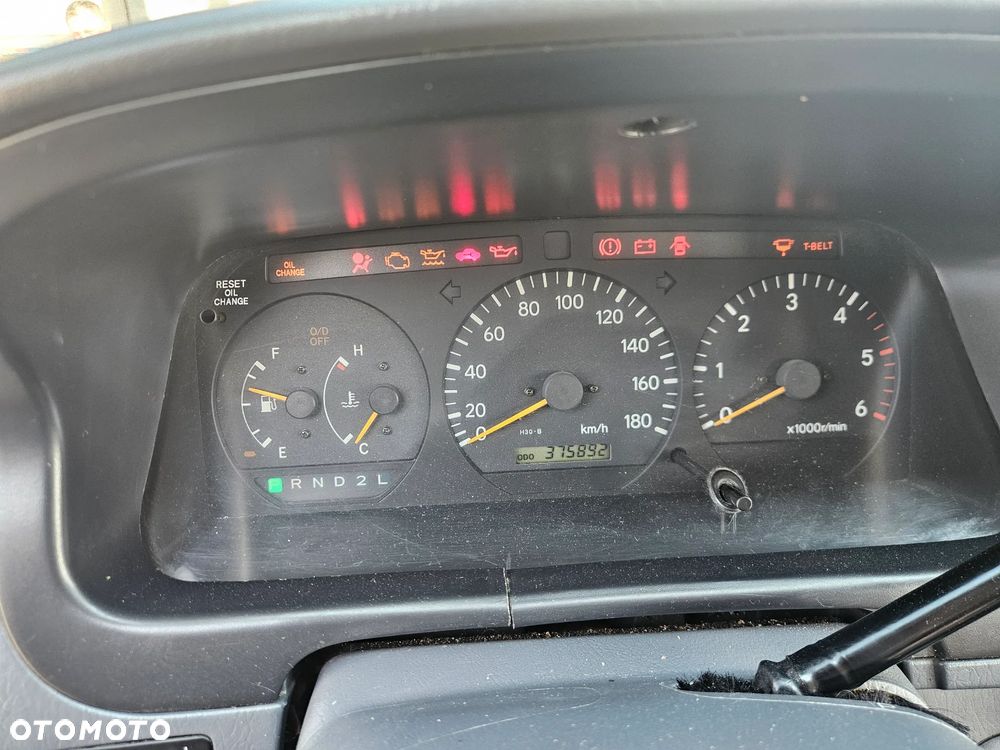 Toyota Hiace - 12