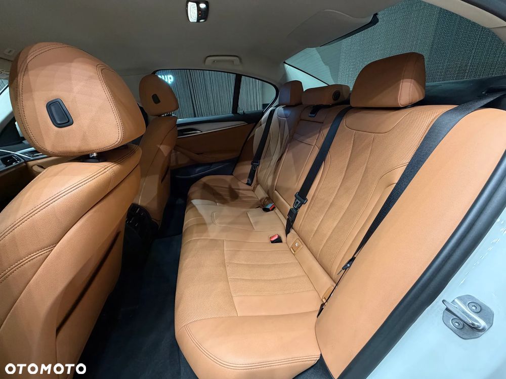 BMW Seria 5 520d xDrive - 12