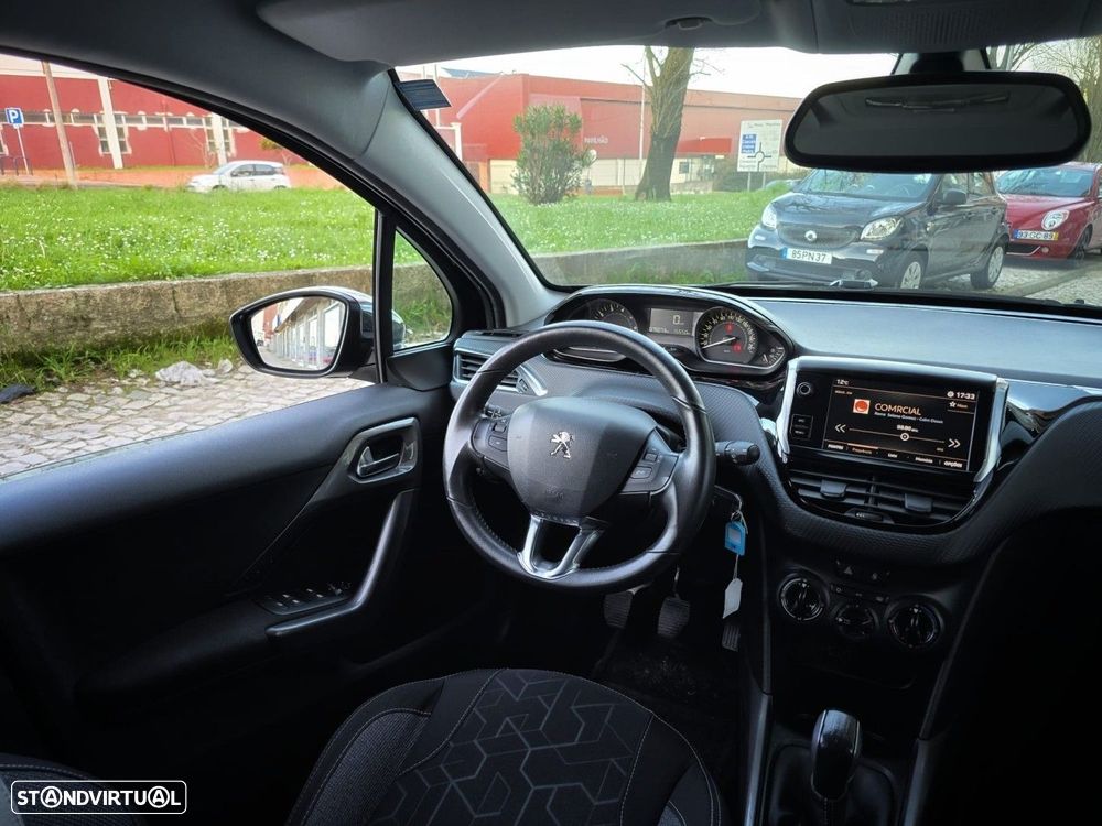 Peugeot 2008 1.2 PureTech Style - 17