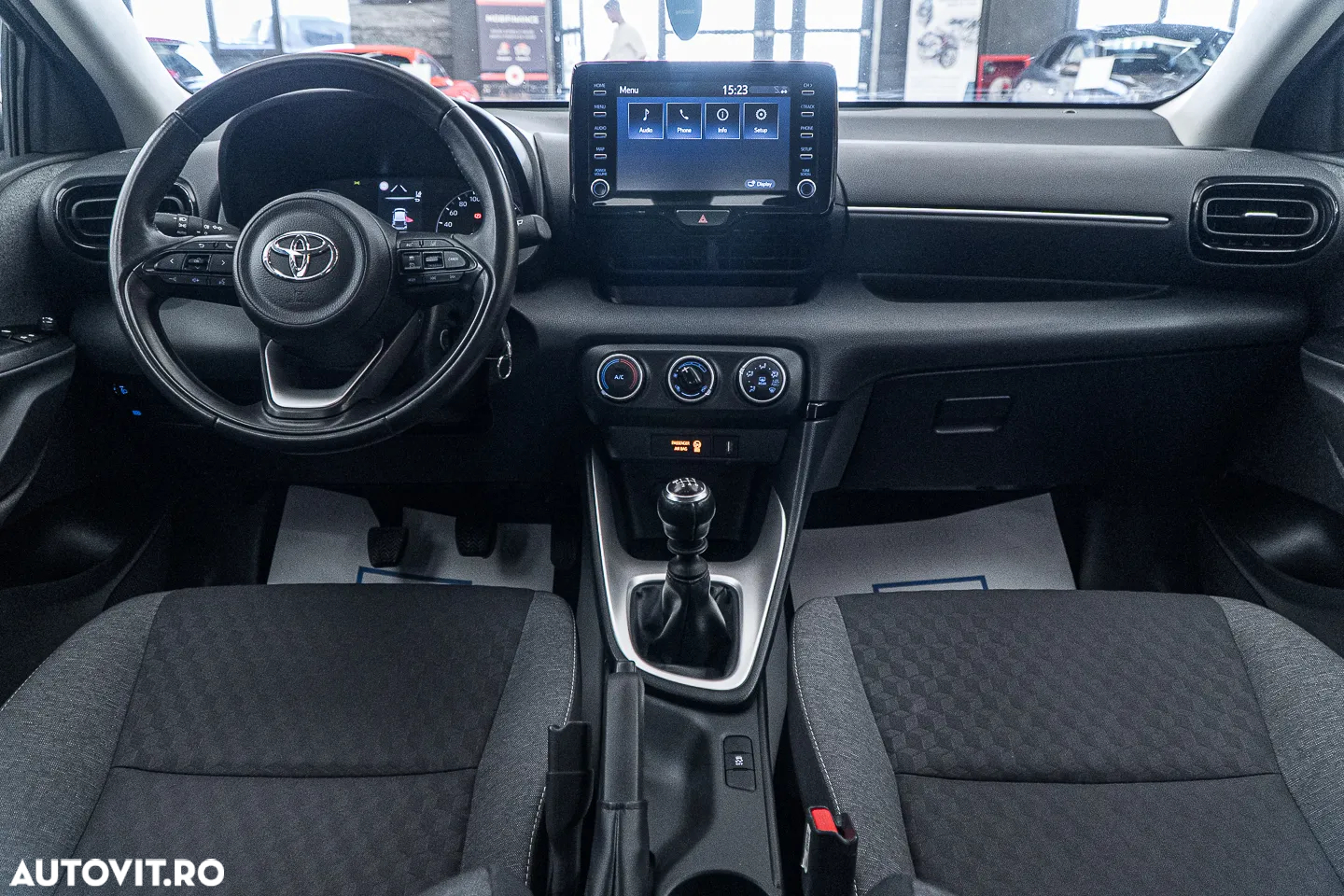 Toyota Yaris 1.5 L Dynamic - 26