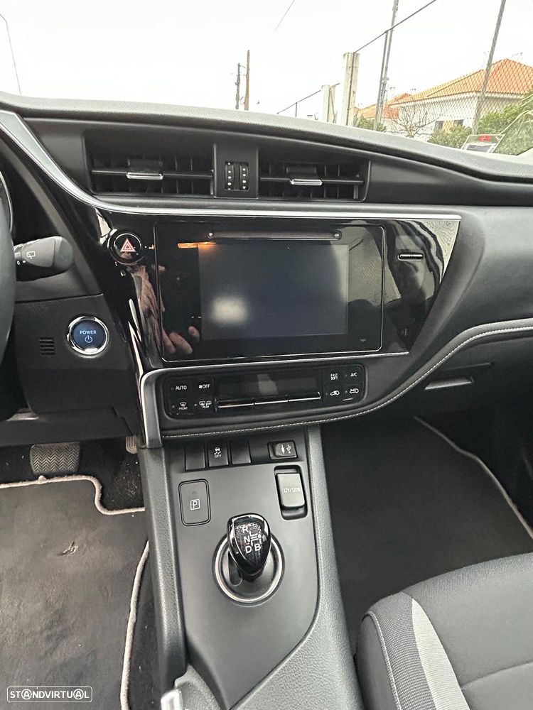 Toyota Auris Touring Sports - 25