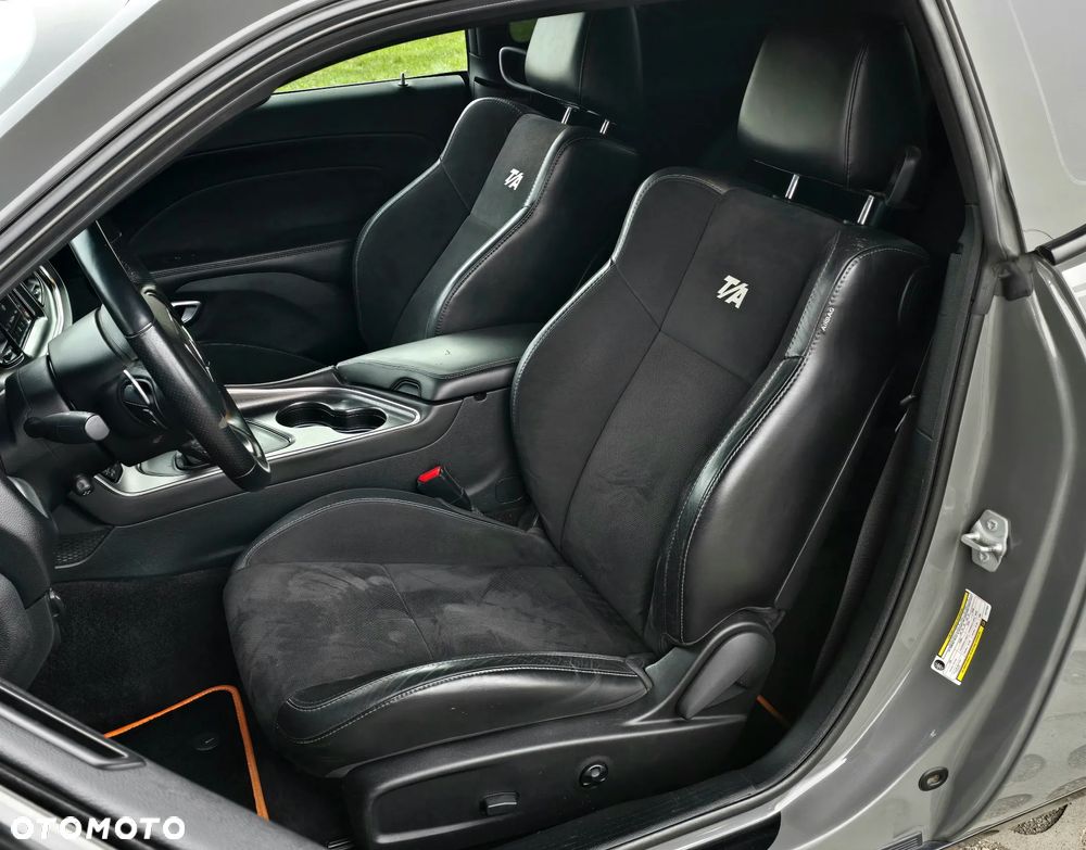 Dodge Challenger - 13