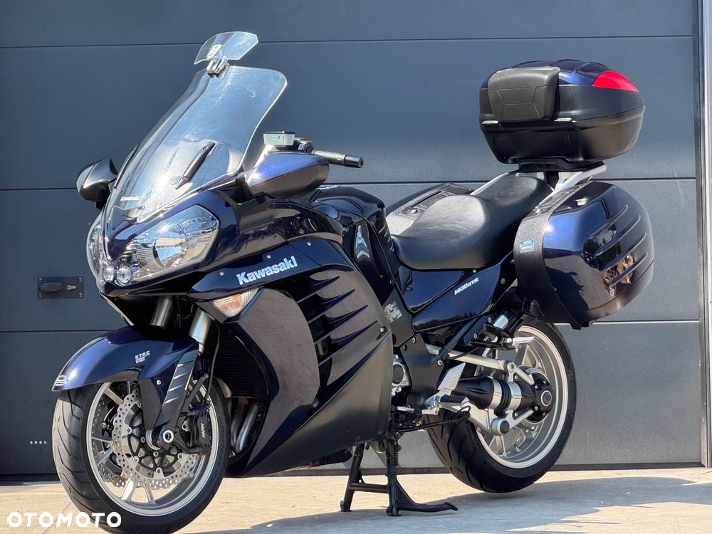 Kawasaki GTR - 24