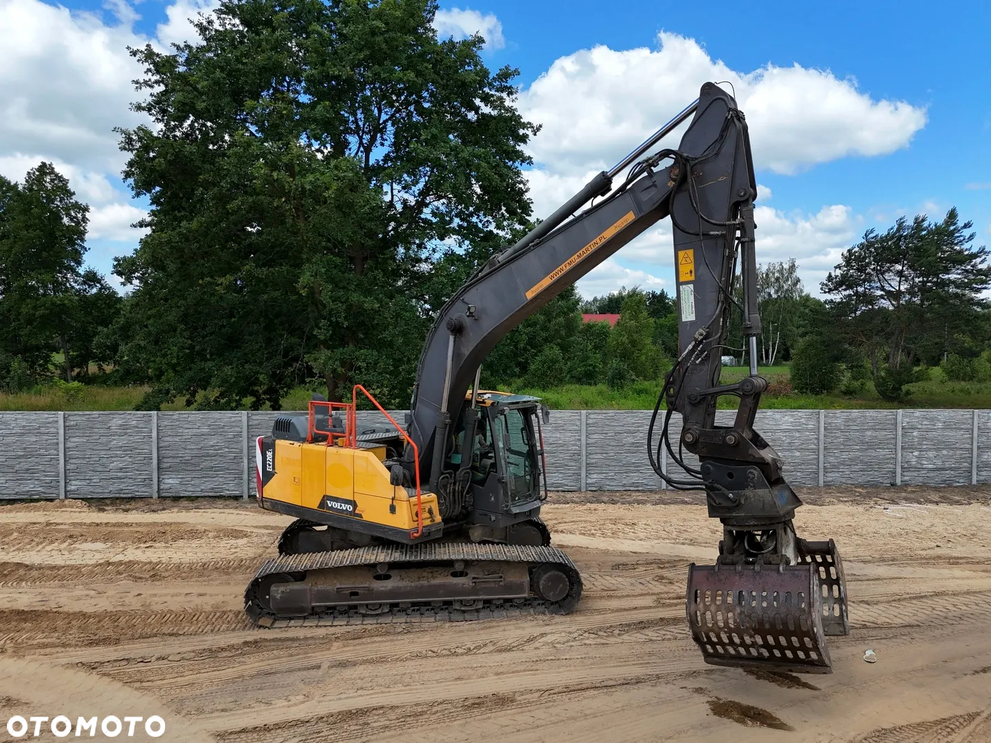 Volvo EC220 DL - 22