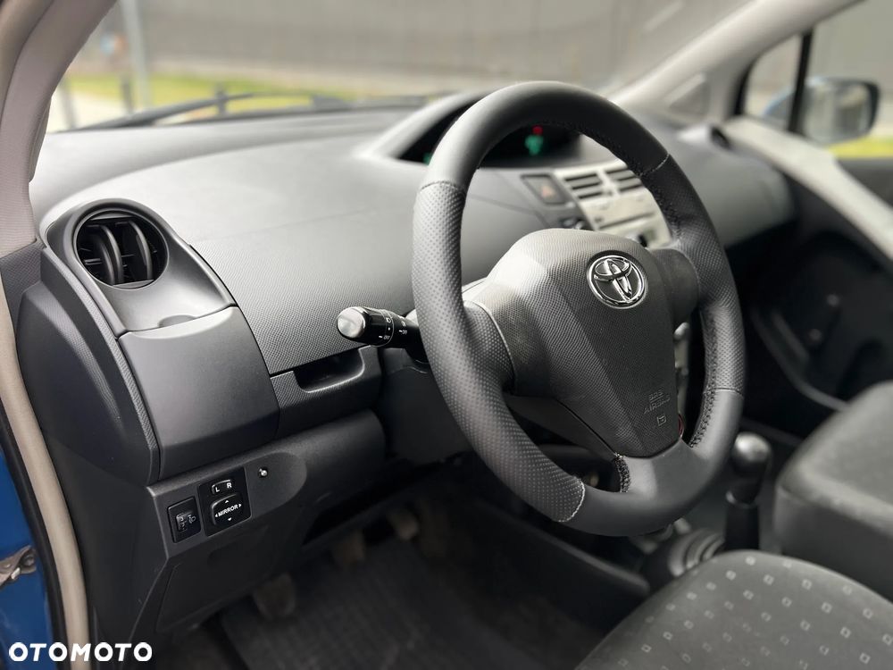Toyota Yaris - 22