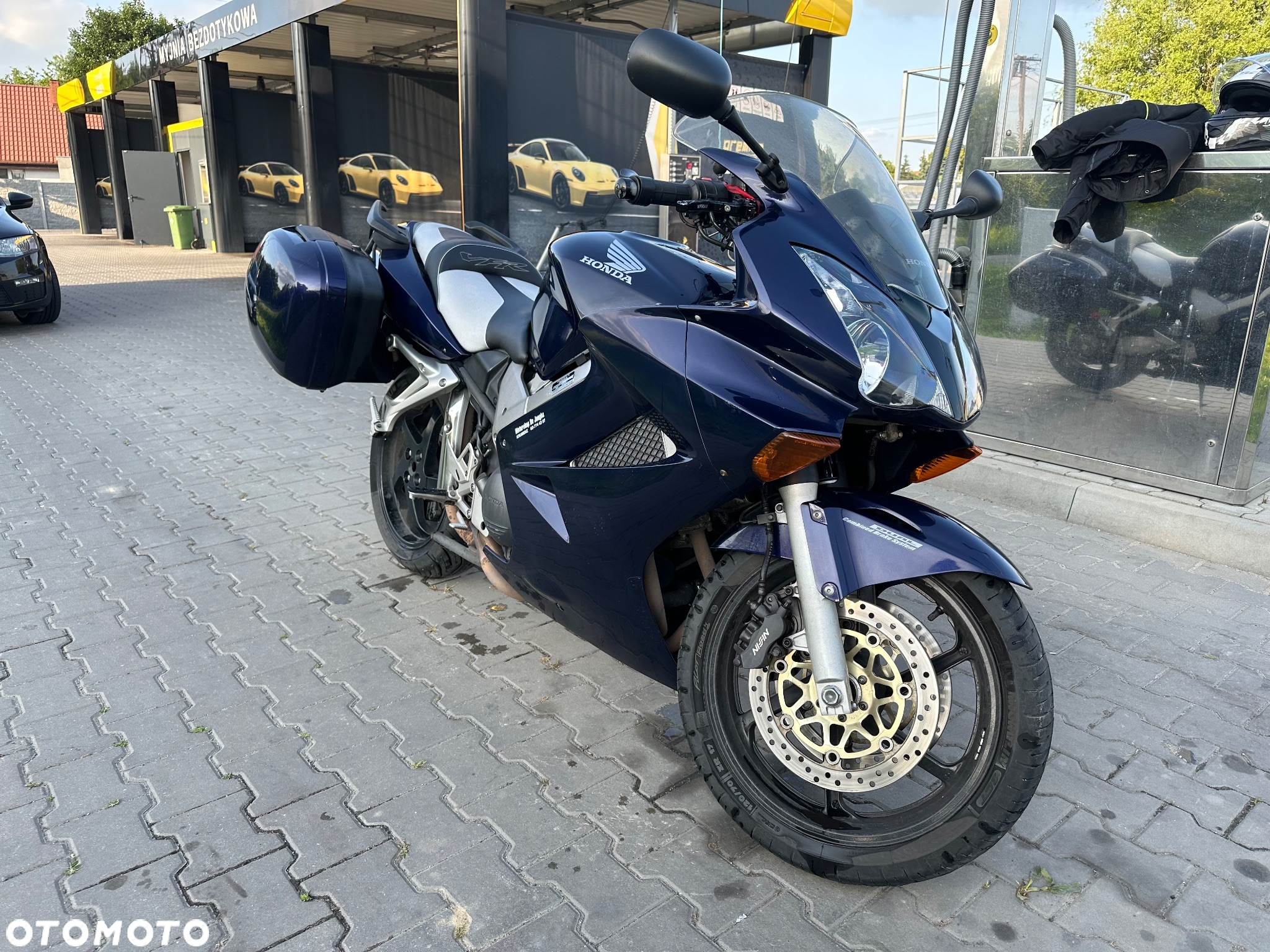 Honda VFR - 9
