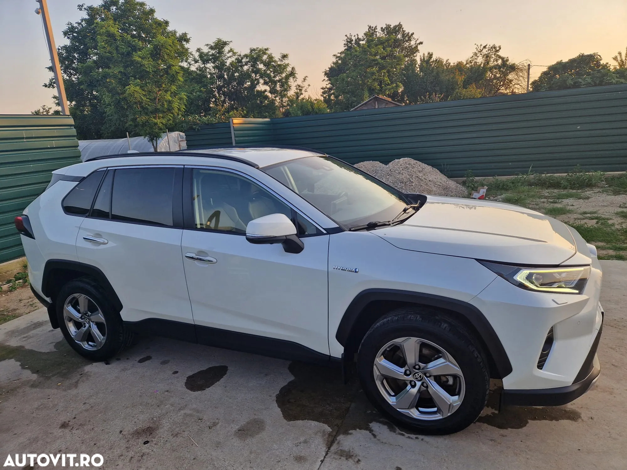Toyota RAV4 2.5 Hybrid VVT-iE 4x4 Luxury - 2