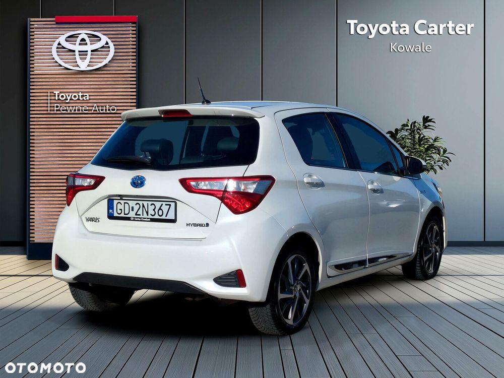 Toyota Yaris Hybrid 100 Dynamic - 6
