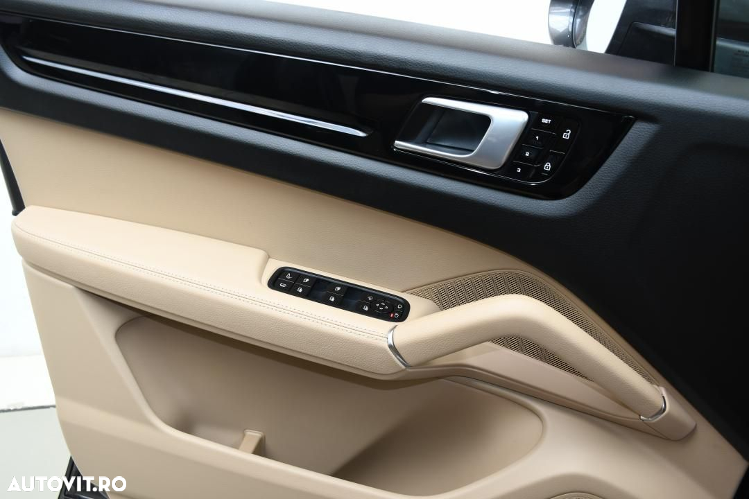 Porsche Cayenne Coupe E-Hybrid Tiptronic S Platinum Edition - 37