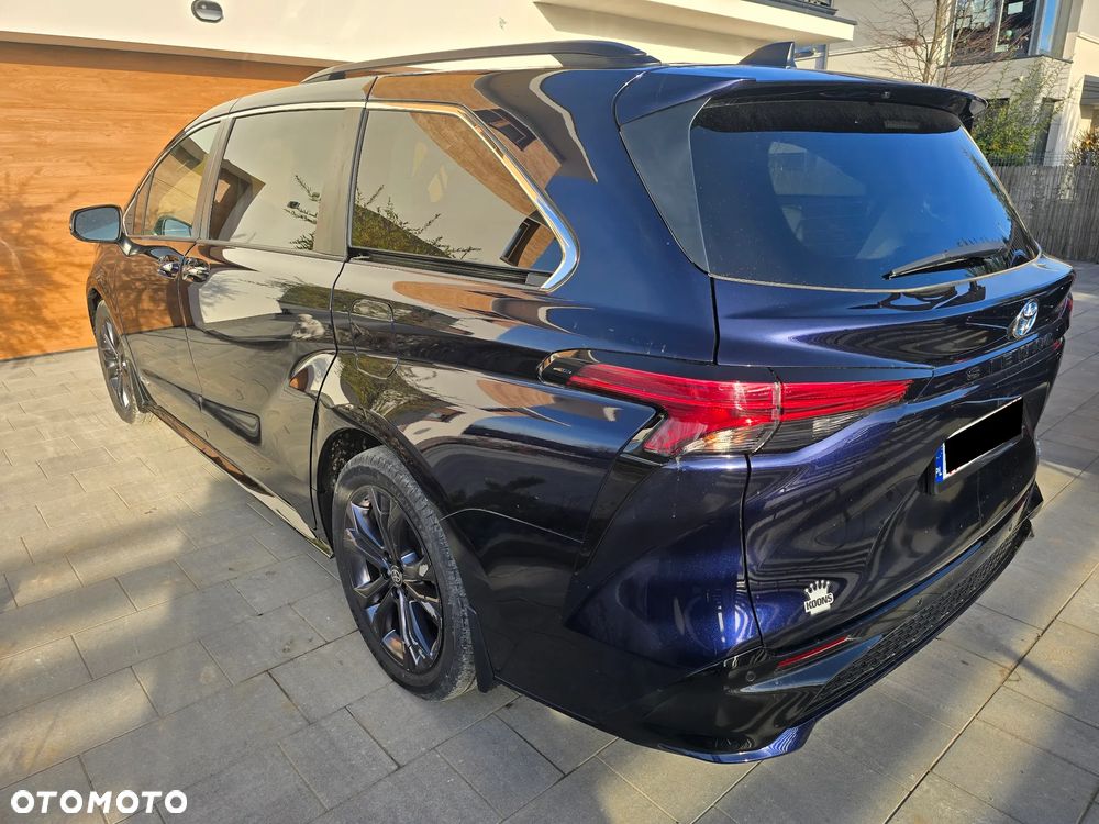 Toyota Sienna - 4