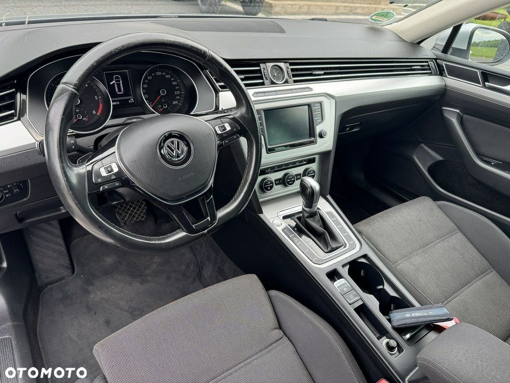 Volkswagen Passat - 16