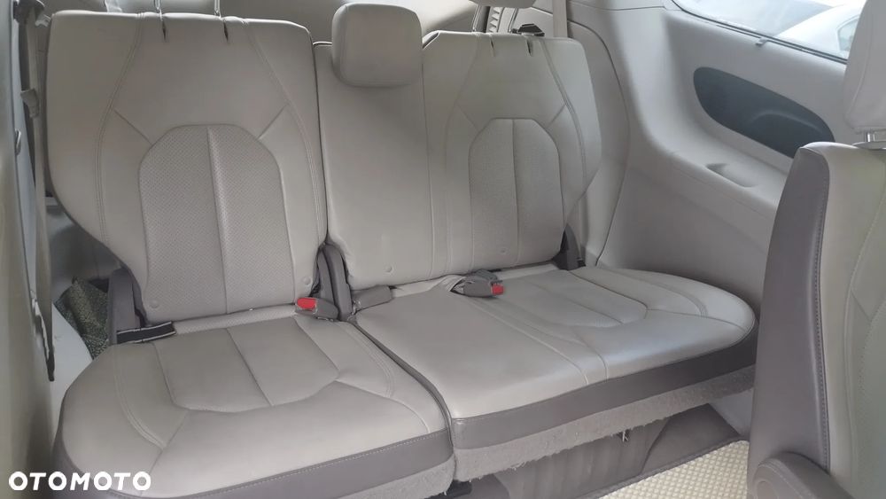 Chrysler Pacifica - 13