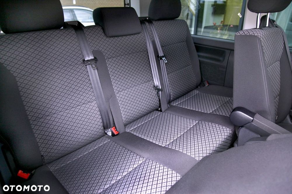 Volkswagen Multivan - 20