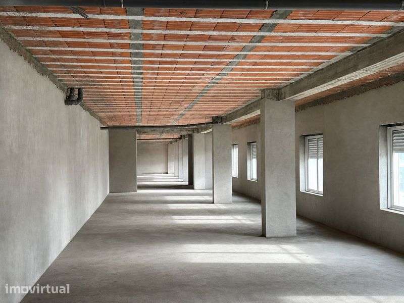 Espaço de armazém com 300 metros - Grande imagem: 2/2