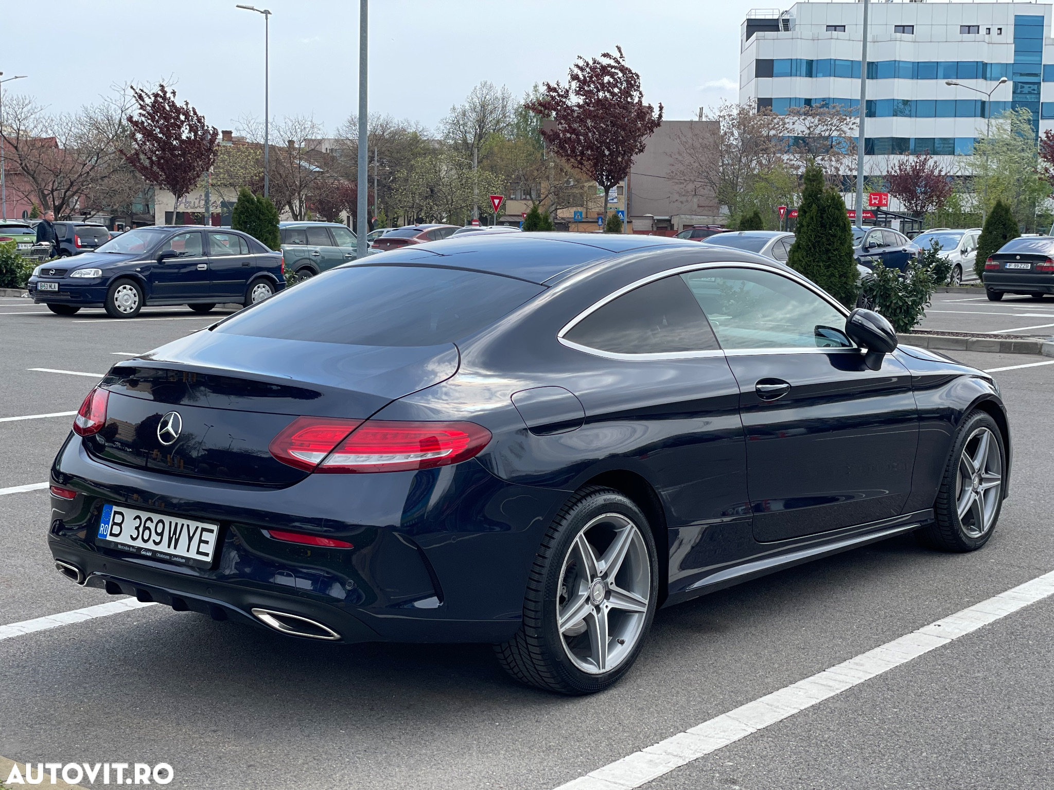 Mercedes-Benz C 200 Coupe 4Matic 9G-TRONIC AMG Line - 4