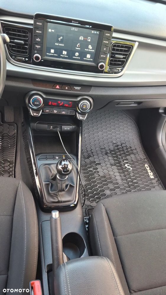 Kia Rio 1.2 L - 23