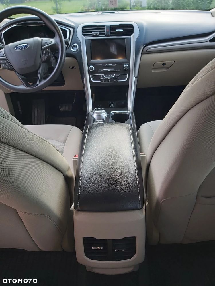 Ford Fusion - 17