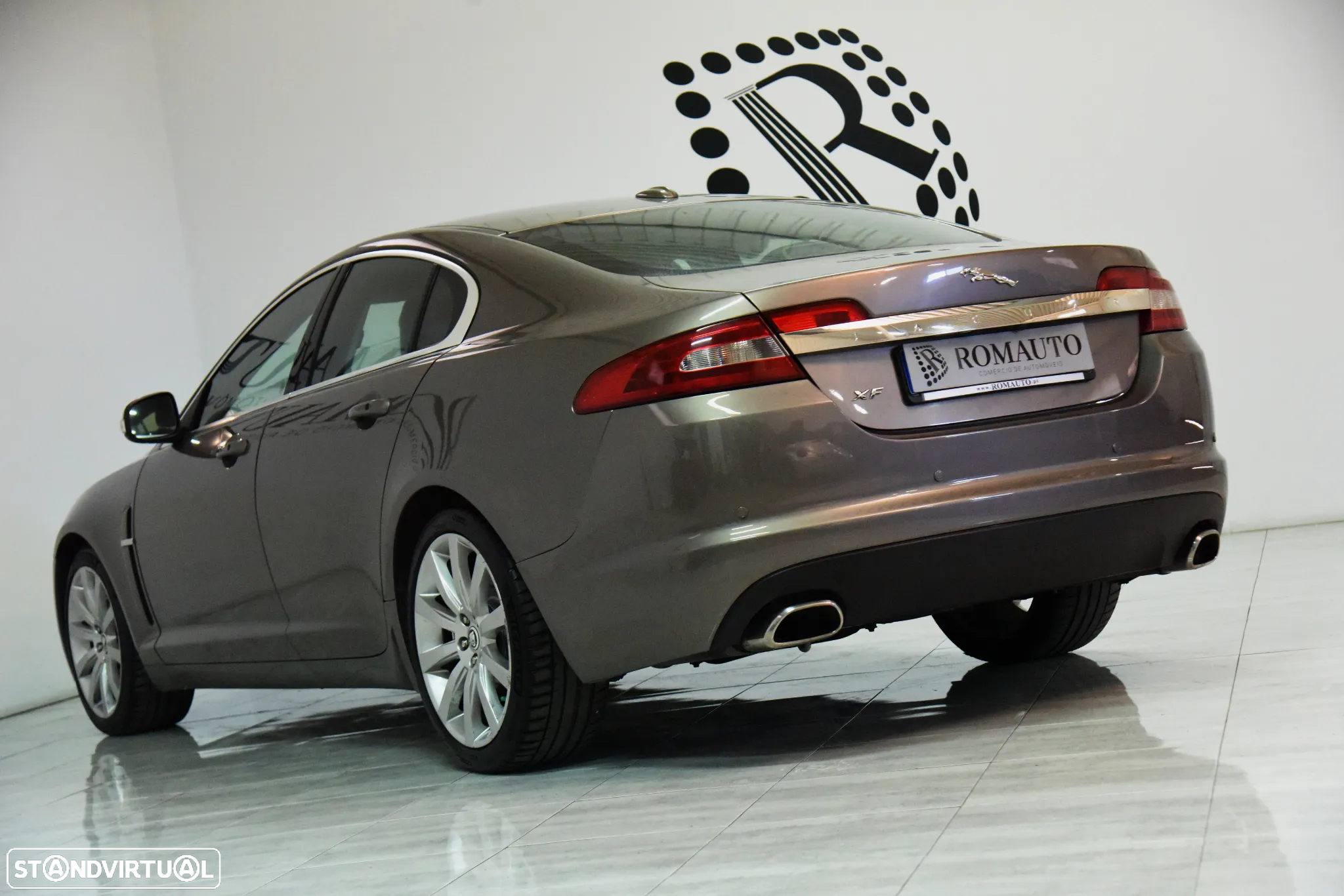 Jaguar XF 2.7 D V6 Luxury - 9