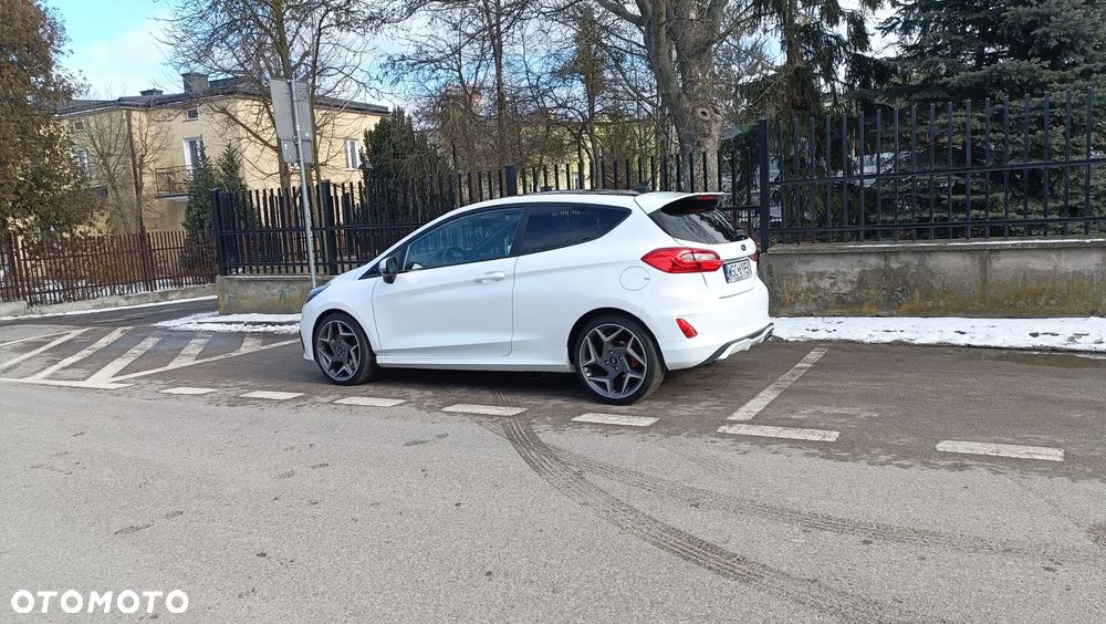 Ford Fiesta - 6