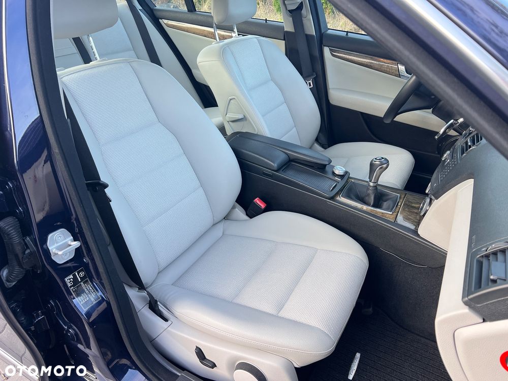 Mercedes-Benz Klasa C 200 Kompressor Avantgarde - 27