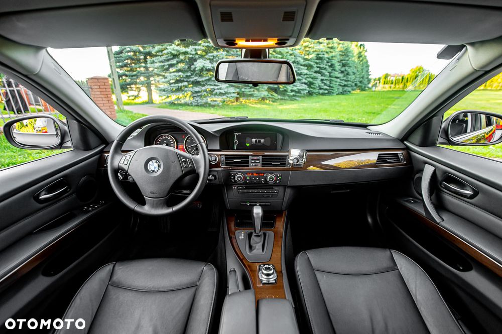 BMW Seria 3 325i xDrive - 17