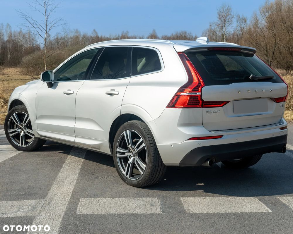 Volvo XC 60 T5 AWD Momentum - 5