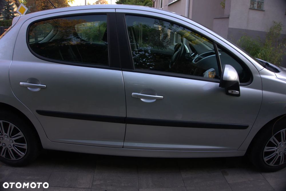 Peugeot 207 - 12
