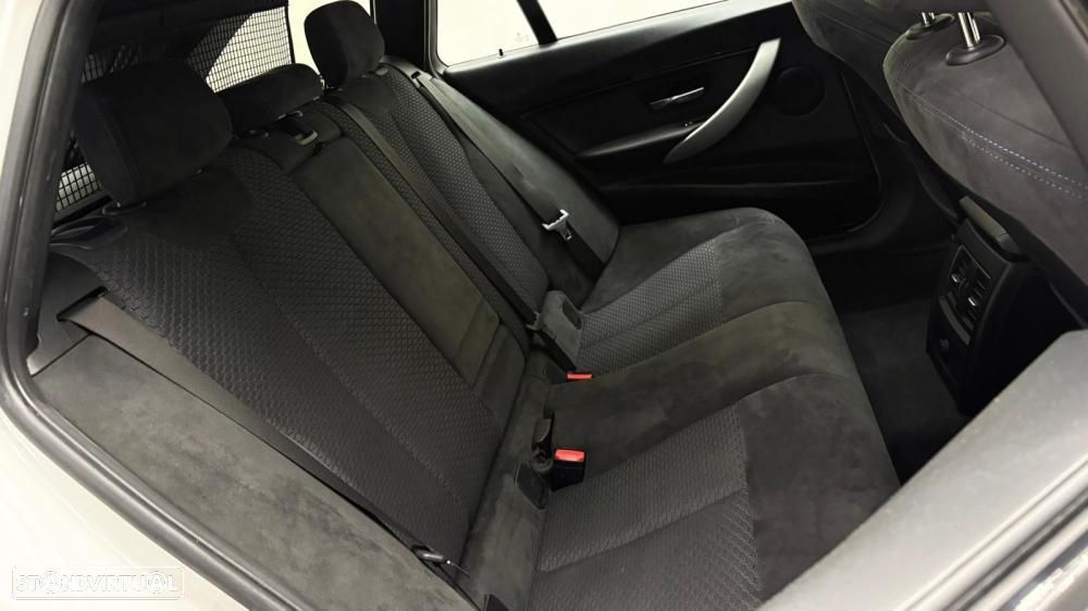 BMW 320 d xDrive Pack M Shadow Auto - 44
